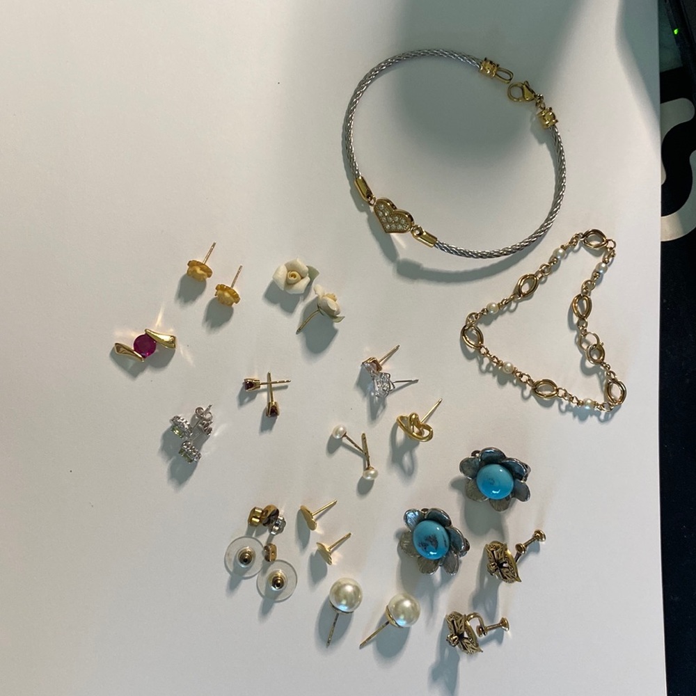 Lot of misc jewelry